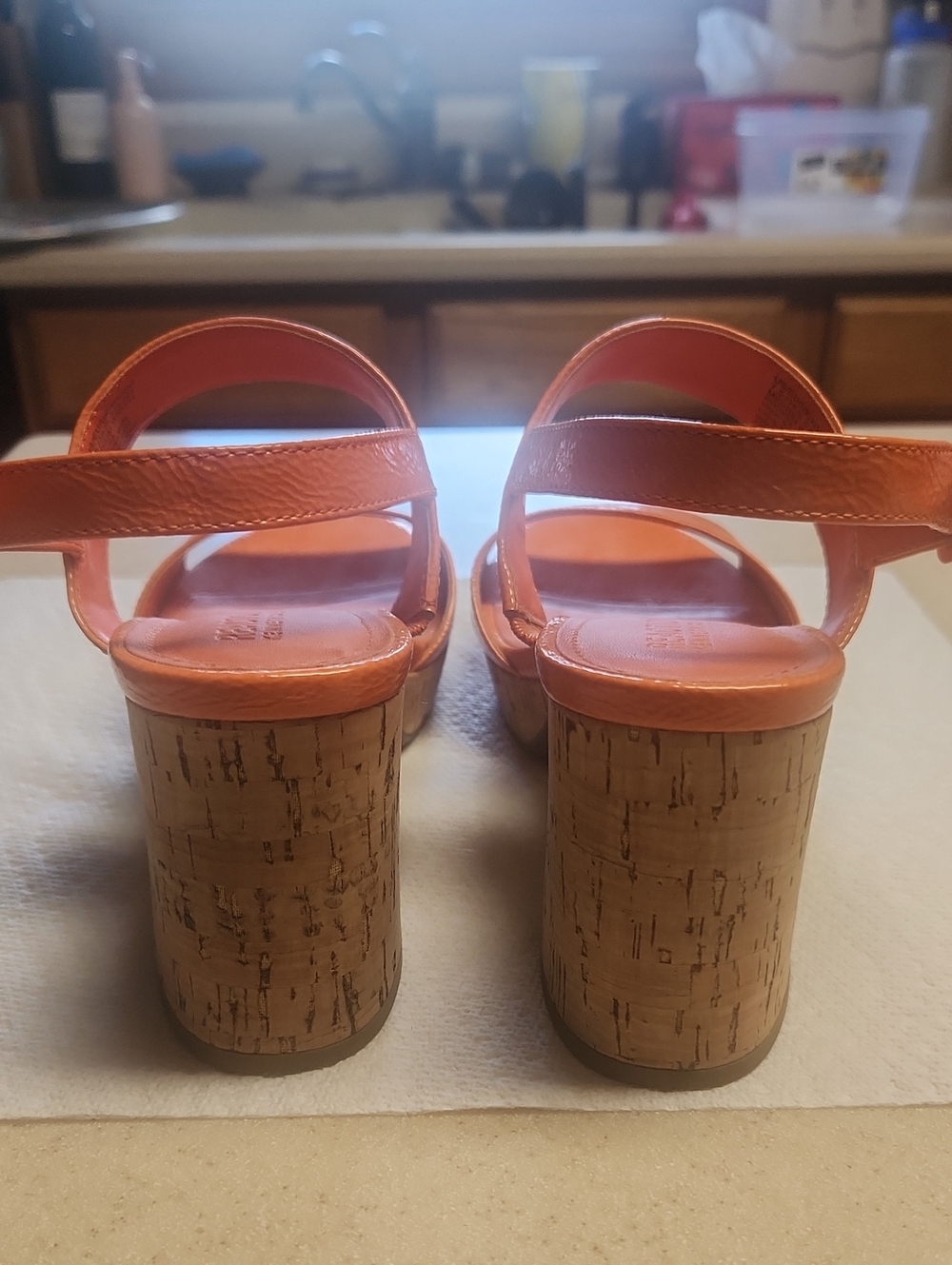 Kenneth Cole Reaction Orange Patent Block Heel Sandals, Women's Size 7.5, GUC - Picture 7 of 9